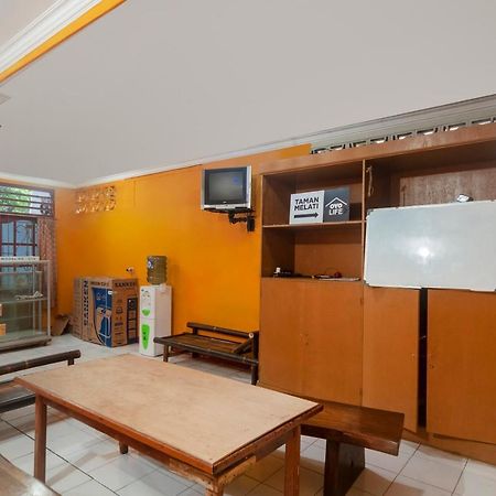 OYO Life 3034 Taman Melati Hotel Depok Bagian luar foto
