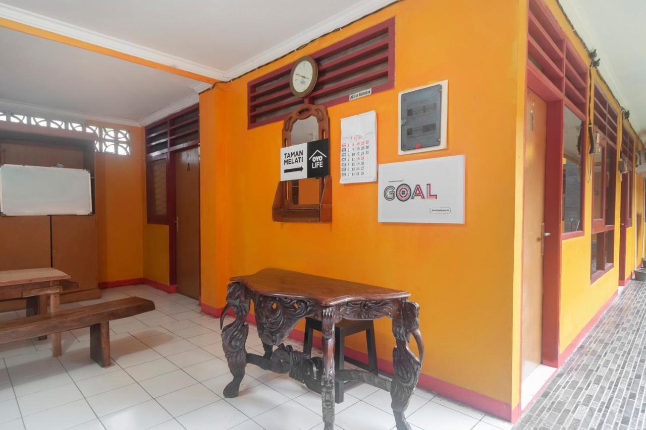 OYO Life 3034 Taman Melati Hotel Depok Bagian luar foto
