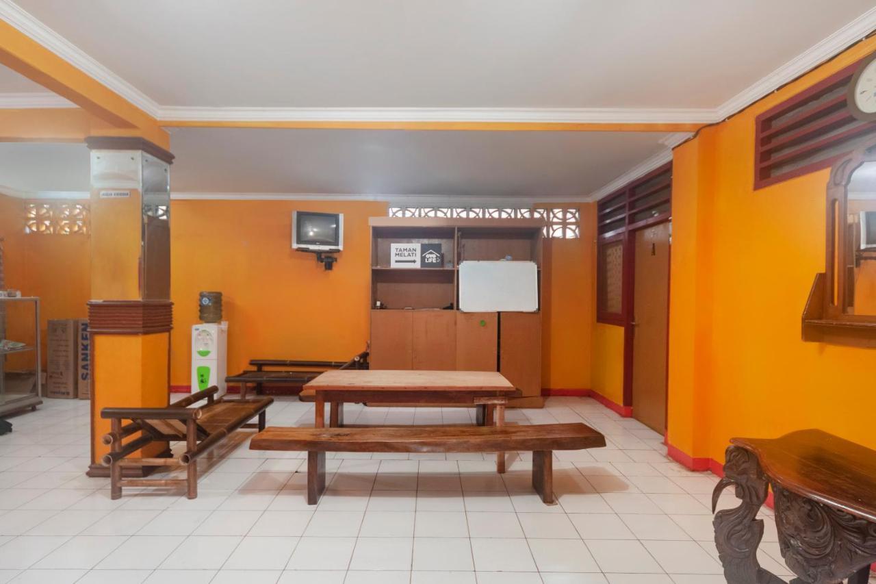 OYO Life 3034 Taman Melati Hotel Depok Bagian luar foto